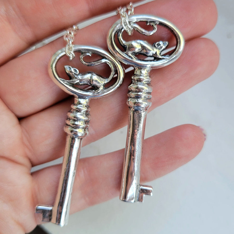 front and back views of rat key, showing fully 3D reversible design