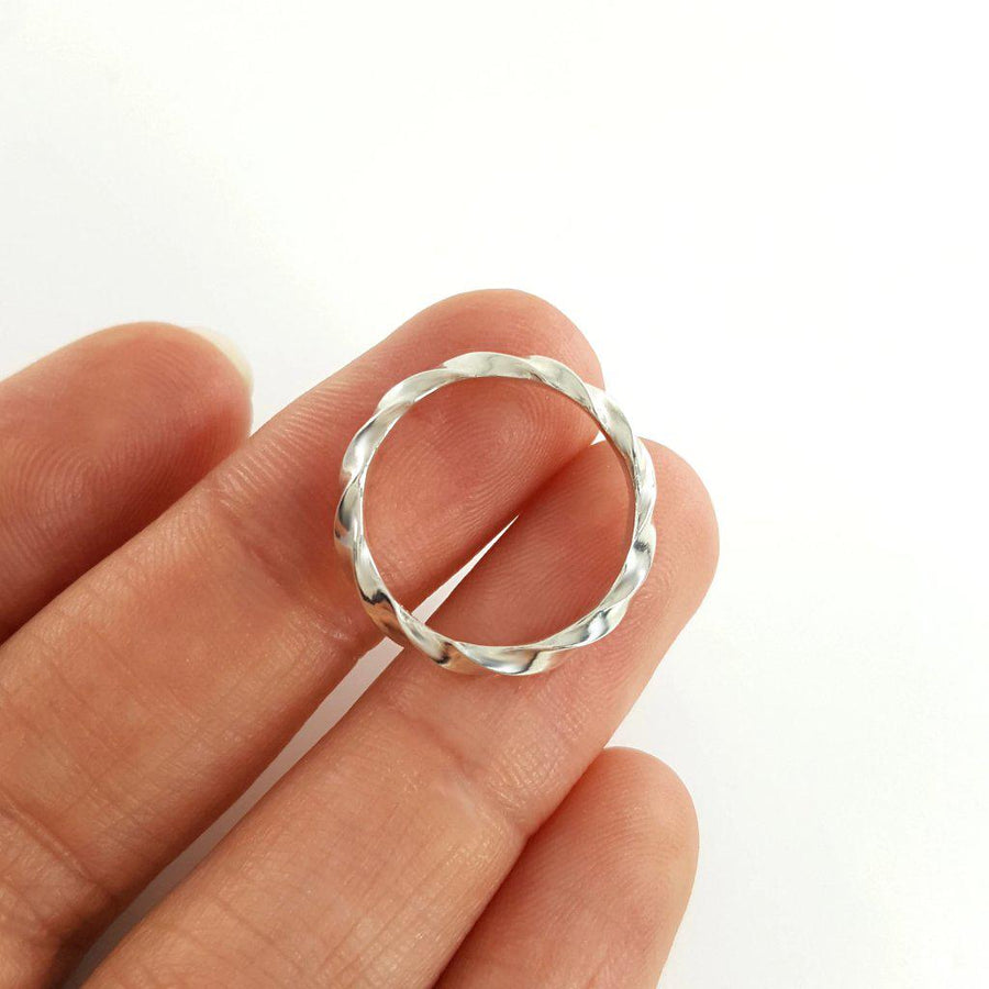 Twizzle Ring